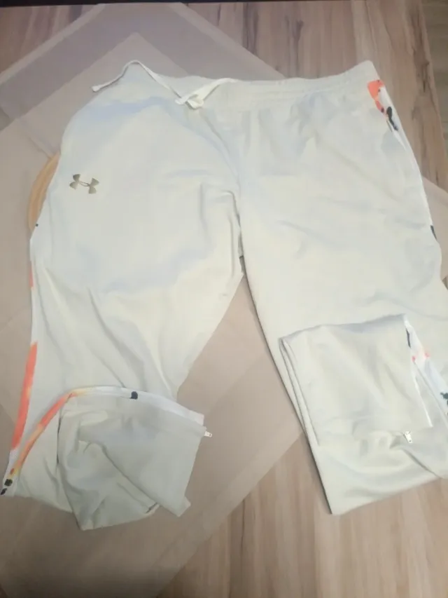 Pantalones chándal Under Armour hombre beige
