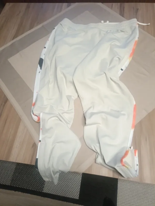 Pantalones chándal Under Armour hombre beige