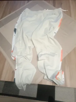 Pantalones chándal Under Armour hombre beige