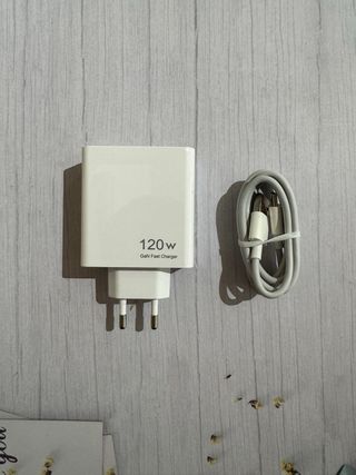 Cargador 120W Hyper Charge con Cable