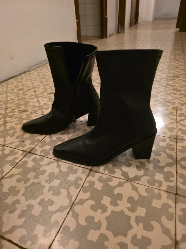 Botines de piel negros