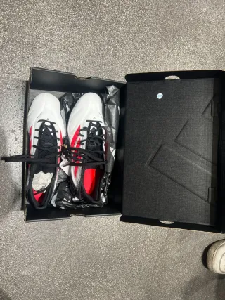 Botas de fútbol Adidas alta gama NUEVAS.