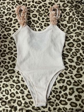 Body de tirantes con flores