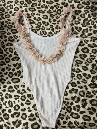 Body de tirantes con flores