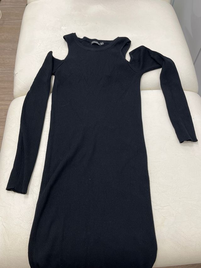 Vestido negro Stradivarius S
