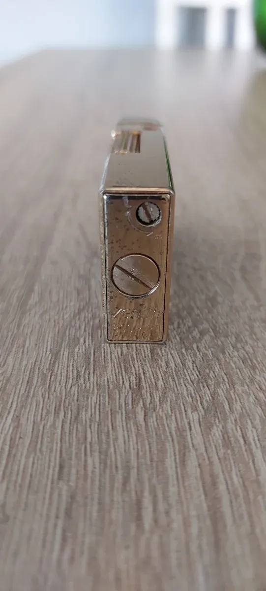 Encendedor Zenith Dorado con Diseño