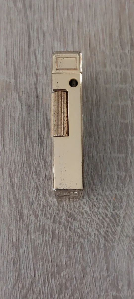 Encendedor Zenith Dorado con Diseño