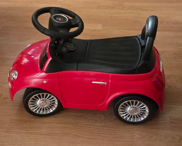 Coche correpasillos Fiat 500 rojo