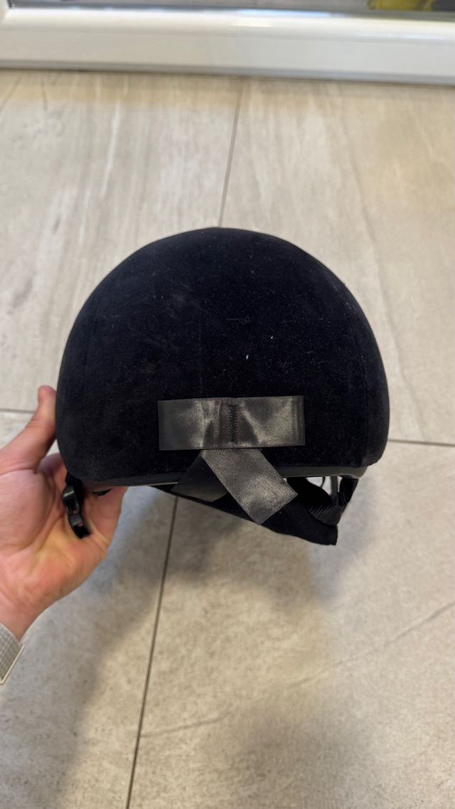 Casco de hípica negro