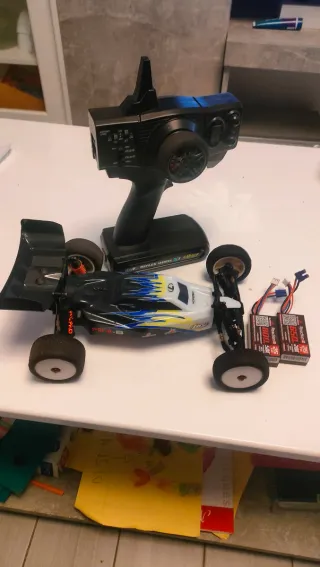 Coche RC Losi con mando y baterías