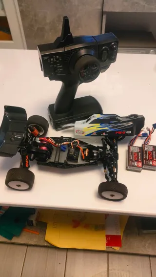 Coche RC Losi con mando y baterías