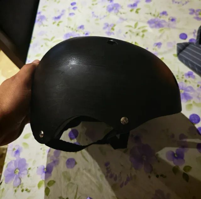 Casco patinete negro Talla S