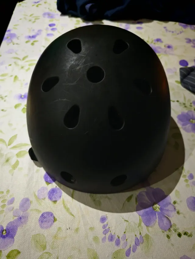 Casco patinete negro Talla S