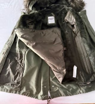 Parka verde militar con forro desmontable
