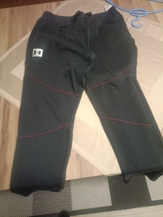 Pantalones chándal Under Armour negros