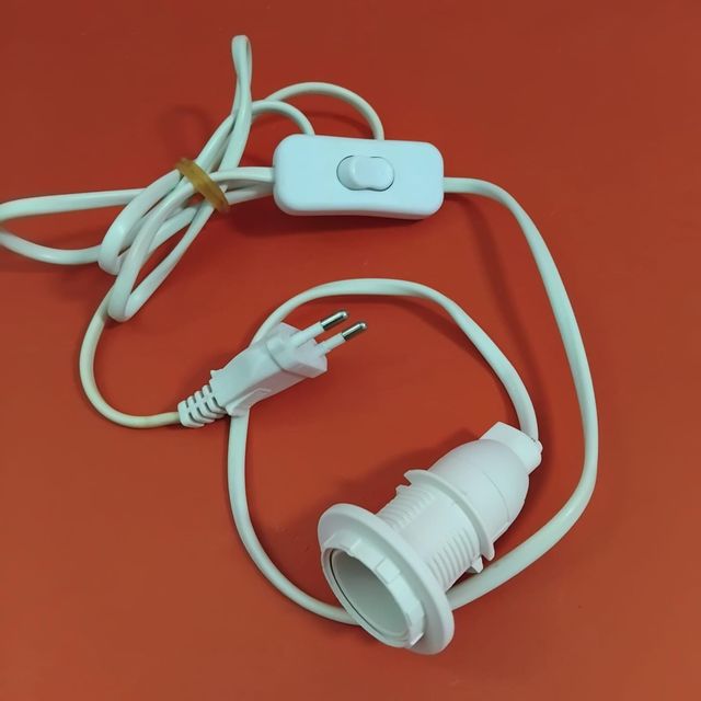 Portalámparas blanco con interruptor