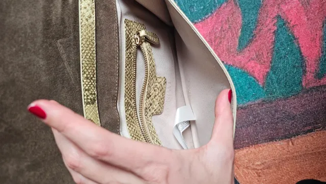 Bolso bandolera Twinset de piel, estampado serpien