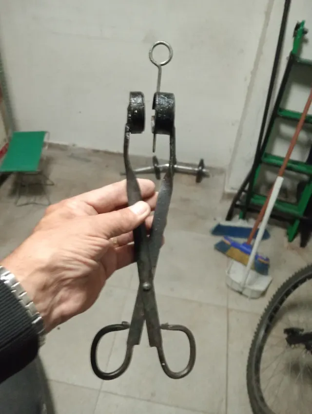 Máquina para hacer plomos de pesca