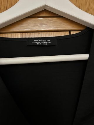 Camisa negra cruzada manga 3/4