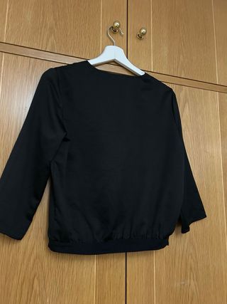 Camisa negra cruzada manga 3/4