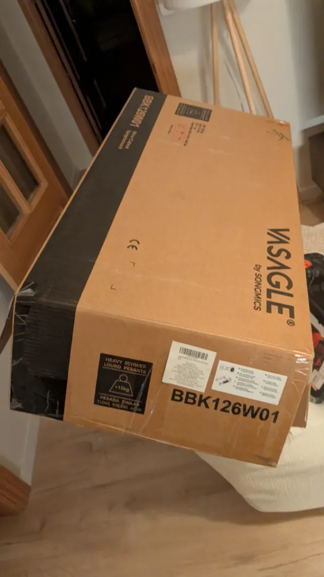 Mueble con espejo de baño blanco.