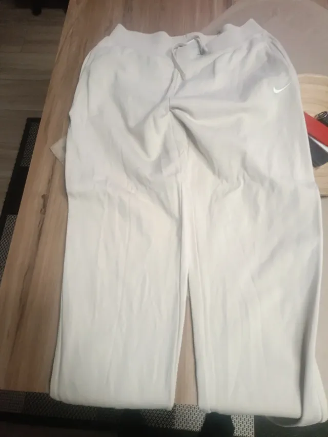 Pantalones chándal Nike hombre beige