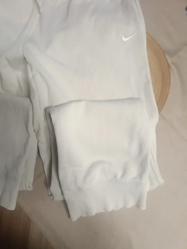 Pantalones chándal Nike hombre beige