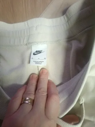 Pantalones chándal Nike hombre beige