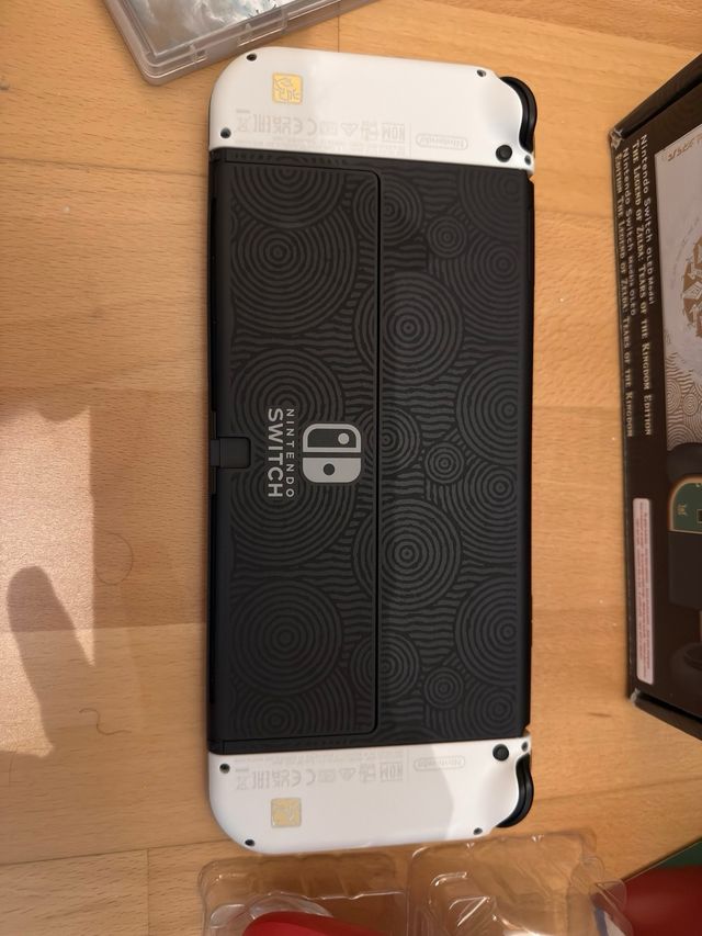 Nintendo Switch OLED Ed. Zelda + 2 juegos.