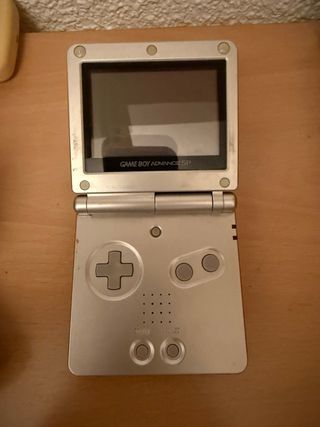 Nintendo Game Boy Advance SP Plata + juego pokemon