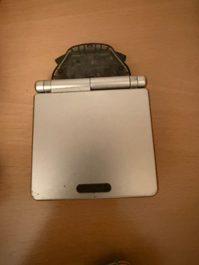 Nintendo Game Boy Advance SP Plata + juego pokemon