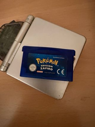 Nintendo Game Boy Advance SP Plata + juego pokemon
