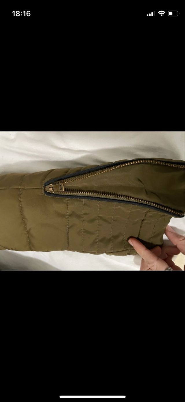Chaquetón Zara verde oliva con cuello de pelo
