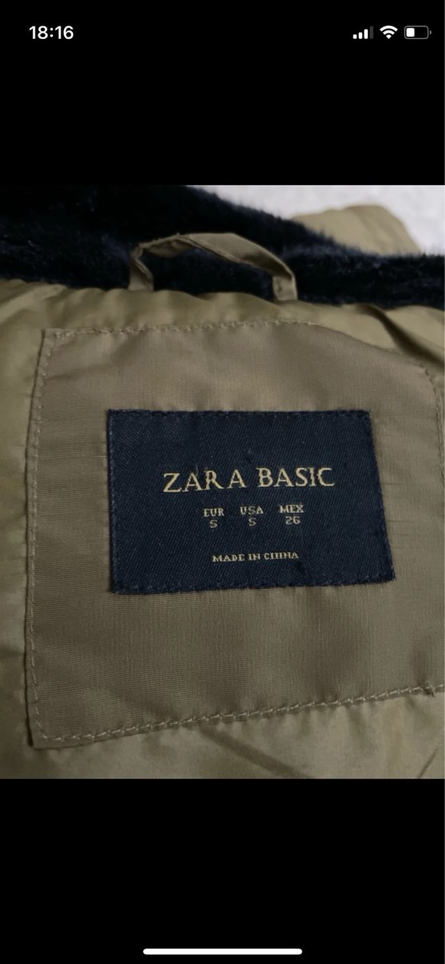 Chaquetón Zara verde oliva con cuello de pelo