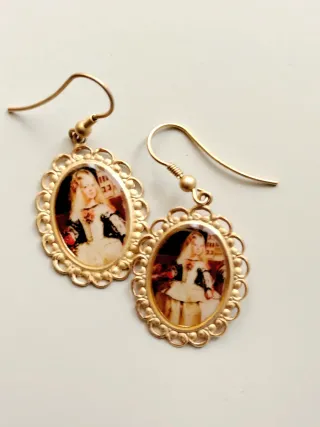 Pendientes vintage dorados con retrato