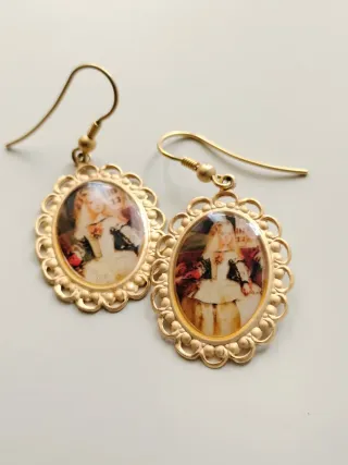 Pendientes vintage dorados con retrato