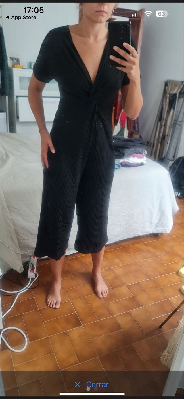 Mono negro con fruncido