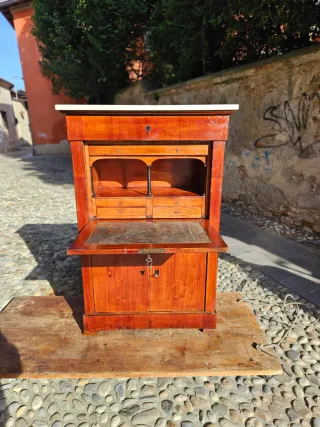 Secretaire antico in legno e marmo