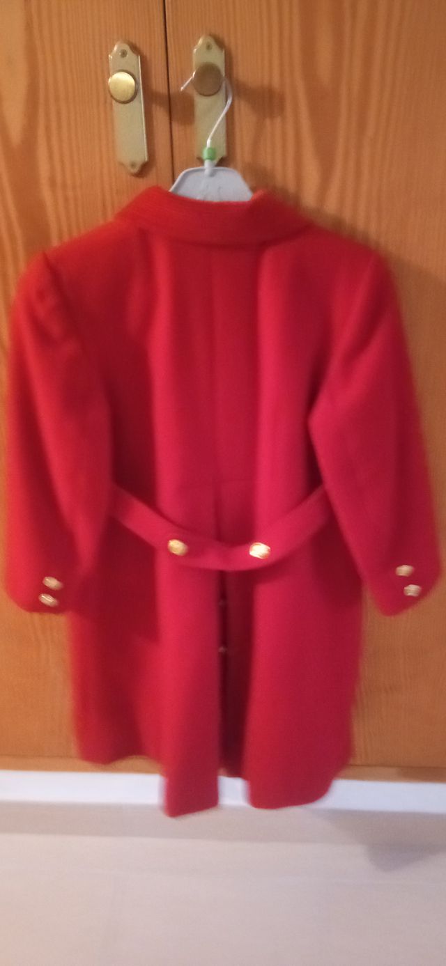 Abrigo niña rojo con botones dorados