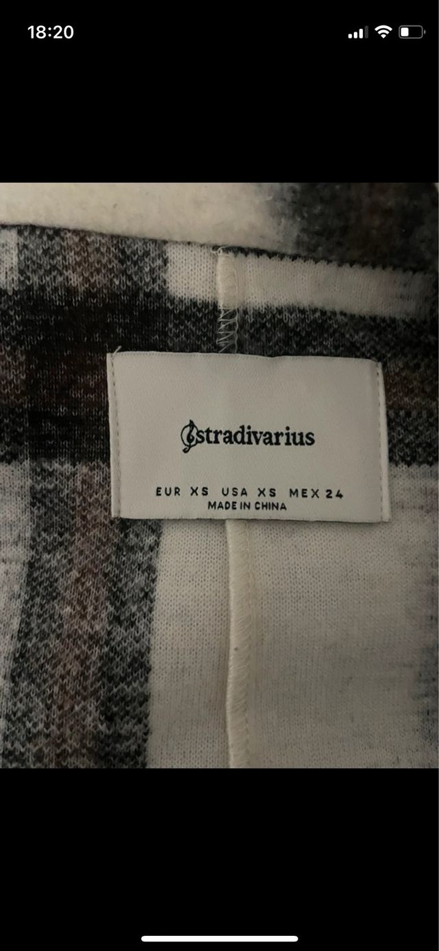 Abrigo de cuadros midi