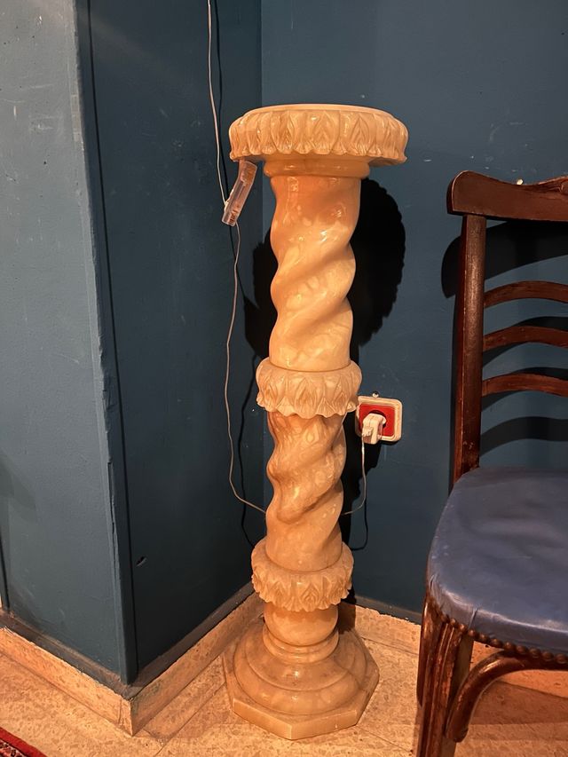 Columna de alabastro tallada 95cm