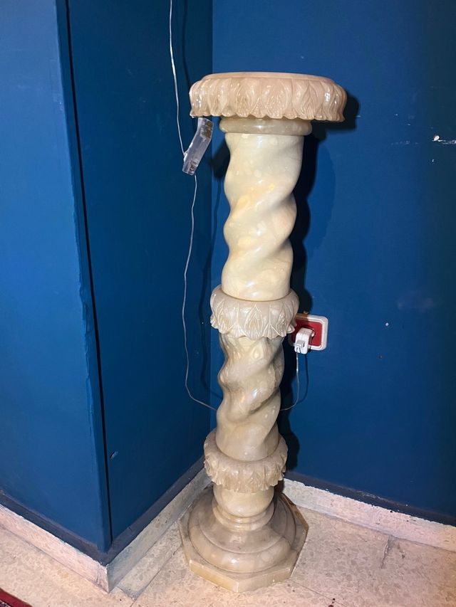 Columna de alabastro tallada 95cm