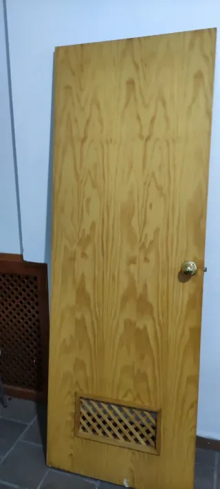 Puerta interior madera ciega con ventilación