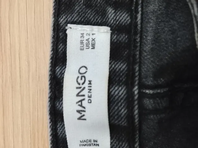 Vaqueros grises desgastados