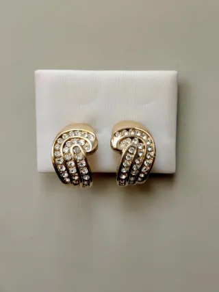Pendientes vintage dorados con pedrería