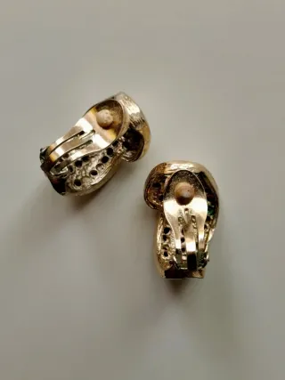 Pendientes vintage dorados con pedrería