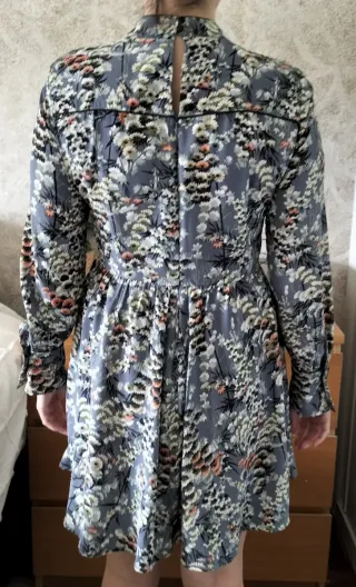 Vestido corto floral azul Zara