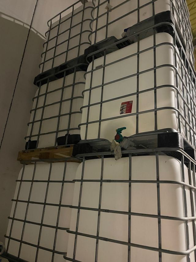 Depósito 1000L IBC con palet de plástico