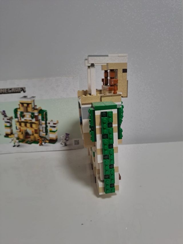 LEGO Minecraft Fortaleza del Golem de Hierro 21250