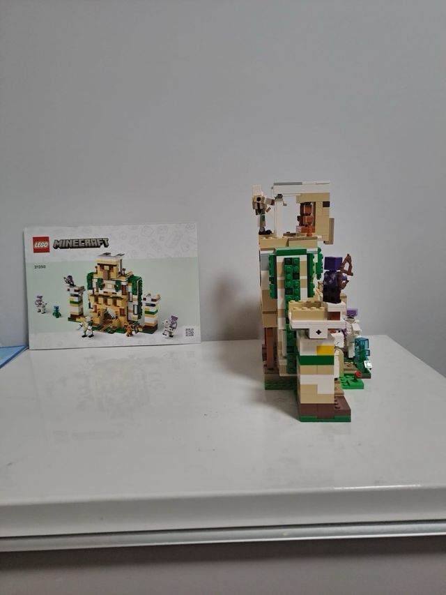LEGO Minecraft Fortaleza del Golem de Hierro 21250